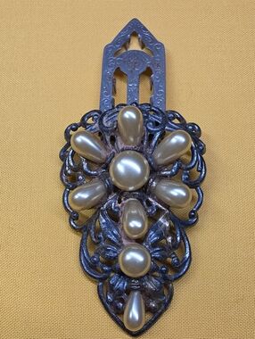 Vintage 1930s Art Deco Little Nemo Faux Pearl Dress Clip LN/25 Pot Metal